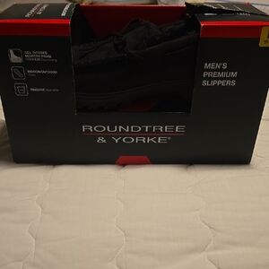 Roundtree & Yorke Men's Black Premium Slippers